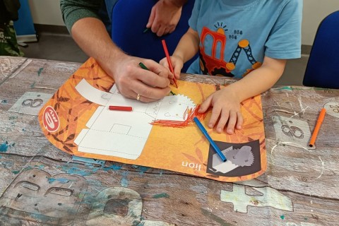 Bawmy się razem - zabawy sensoryczne dla rodziców z dziećmi w wieku 4-5 lat