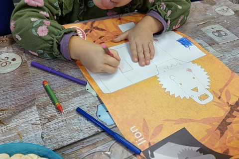 Bawmy się razem - zabawy sensoryczne dla rodziców z dziećmi w wieku 4-5 lat