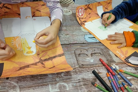 Bawmy się razem - zabawy sensoryczne dla rodziców z dziećmi w wieku 4-5 lat