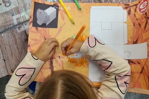 Bawmy się razem - zabawy sensoryczne dla rodziców z dziećmi w wieku 4-5 lat