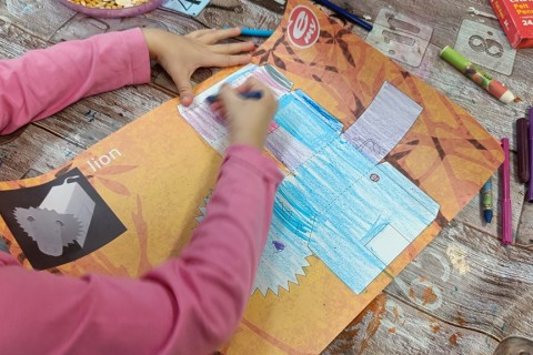 Bawmy się razem - zabawy sensoryczne dla rodziców z dziećmi w wieku 4-5 lat