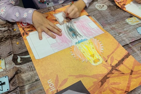 Bawmy się razem - zabawy sensoryczne dla rodziców z dziećmi w wieku 4-5 lat