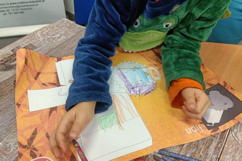 Bawmy się razem - zabawy sensoryczne dla rodziców z dziećmi w wieku 4-5 lat