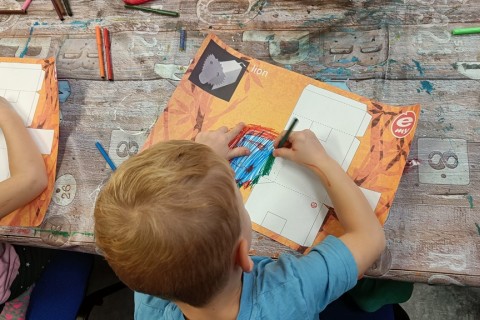 Bawmy się razem - zabawy sensoryczne dla rodziców z dziećmi w wieku 4-5 lat