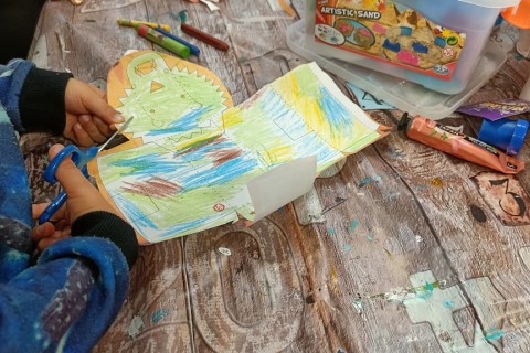 Bawmy się razem - zabawy sensoryczne dla rodziców z dziećmi w wieku 4-5 lat