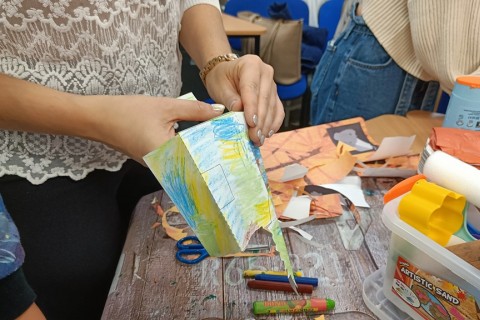 Bawmy się razem - zabawy sensoryczne dla rodziców z dziećmi w wieku 4-5 lat