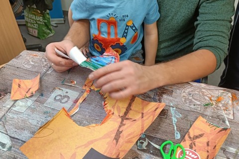 Bawmy się razem - zabawy sensoryczne dla rodziców z dziećmi w wieku 4-5 lat