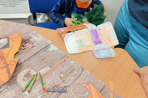 Bawmy się razem - zabawy sensoryczne dla rodziców z dziećmi w wieku 4-5 lat