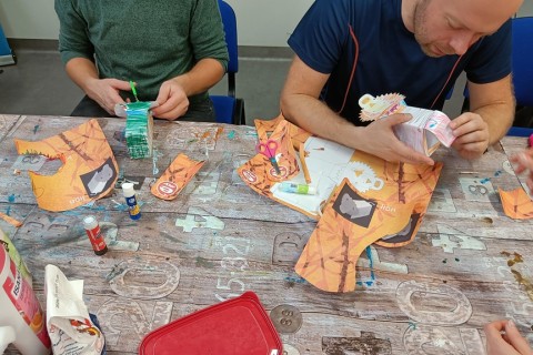 Bawmy się razem - zabawy sensoryczne dla rodziców z dziećmi w wieku 4-5 lat