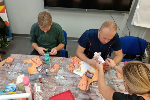 Bawmy się razem - zabawy sensoryczne dla rodziców z dziećmi w wieku 4-5 lat