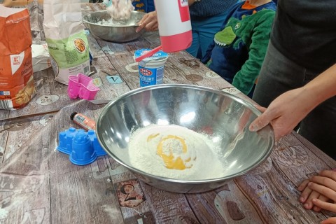 Bawmy się razem - zabawy sensoryczne dla rodziców z dziećmi w wieku 4-5 lat