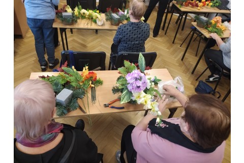 Warsztaty florystyczne dla seniorów - kompozycje na groby
