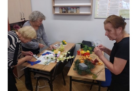 Warsztaty florystyczne dla seniorów - kompozycje na groby