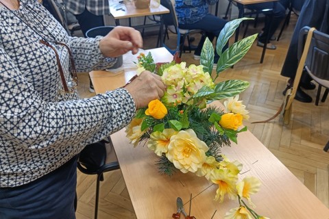 Warsztaty florystyczne dla seniorów - kompozycje na groby