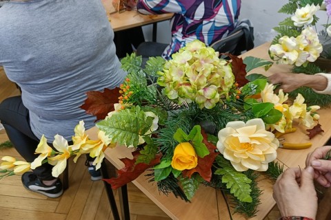 Warsztaty florystyczne dla seniorów - kompozycje na groby