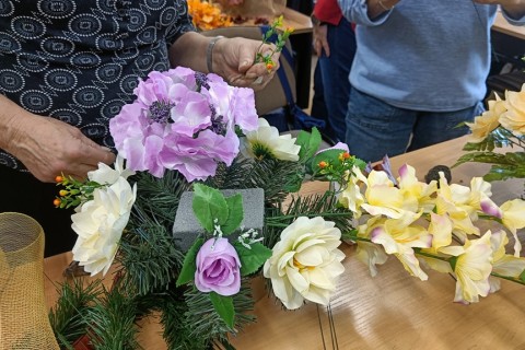 Warsztaty florystyczne dla seniorów - kompozycje na groby