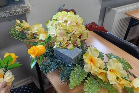 Warsztaty florystyczne dla seniorów - kompozycje na groby