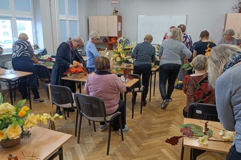 Warsztaty florystyczne dla seniorów - kompozycje na groby