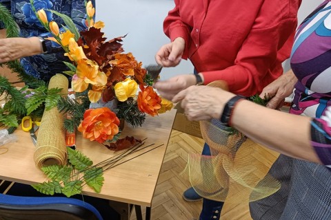 Warsztaty florystyczne dla seniorów - kompozycje na groby