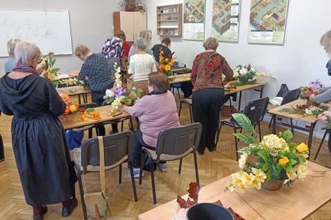 Warsztaty florystyczne dla seniorów - kompozycje na groby