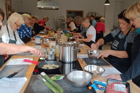 Warsztaty kulinarne dla seniorów - pierogi świata