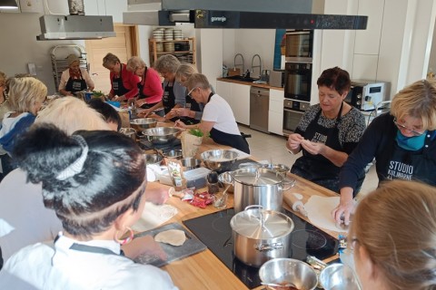 Warsztaty kulinarne dla seniorów - pierogi świata