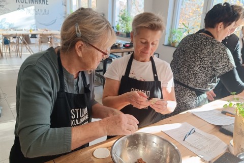 Warsztaty kulinarne dla seniorów - pierogi świata