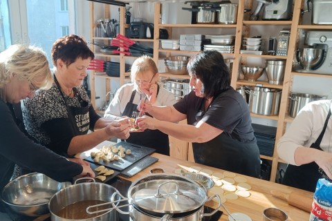 Warsztaty kulinarne dla seniorów - pierogi świata