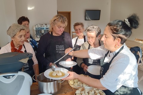 Warsztaty kulinarne dla seniorów - pierogi świata
