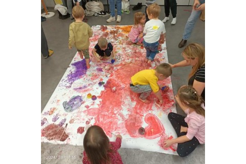 Bawmy się razem -zabawy sensoryczne dla rodziców z dziećmi w wieku 3-5