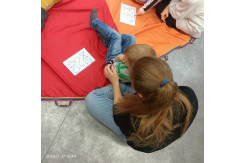 Bawmy się razem -zabawy sensoryczne dla rodziców z dziećmi w wieku 3-5