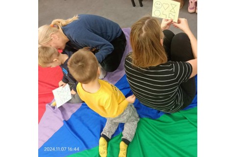 Bawmy się razem -zabawy sensoryczne dla rodziców z dziećmi w wieku 3-5