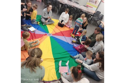 Bawmy się razem -zabawy sensoryczne dla rodziców z dziećmi w wieku 3-5