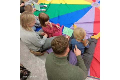 Bawmy się razem -zabawy sensoryczne dla rodziców z dziećmi w wieku 3-5