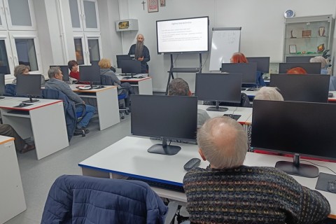 Warsztaty komputerowo-smartfonowe dla seniorów - cyberbezpieczeństwo