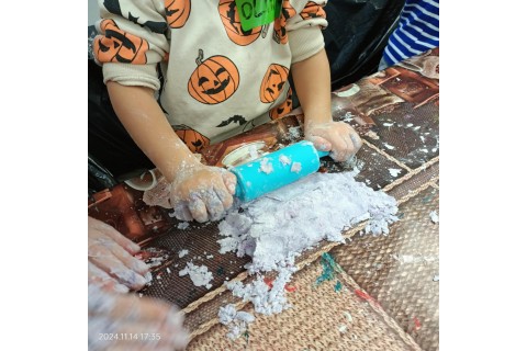 Bawmy się razem -zabawy sensoryczne dla rodziców z dziećmi w wieku 3-5