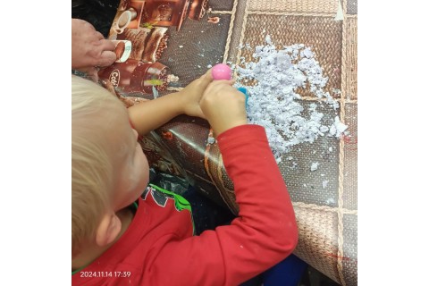 Bawmy się razem -zabawy sensoryczne dla rodziców z dziećmi w wieku 3-5