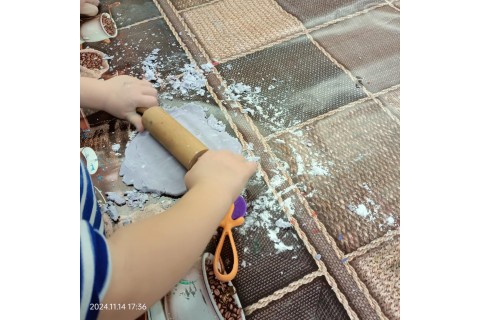 Bawmy się razem -zabawy sensoryczne dla rodziców z dziećmi w wieku 3-5