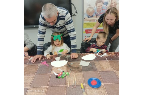 Bawmy się razem -zabawy sensoryczne dla rodziców z dziećmi w wieku 3-5