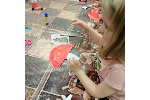 Bawmy się razem -zabawy sensoryczne dla rodziców z dziećmi w wieku 3-5