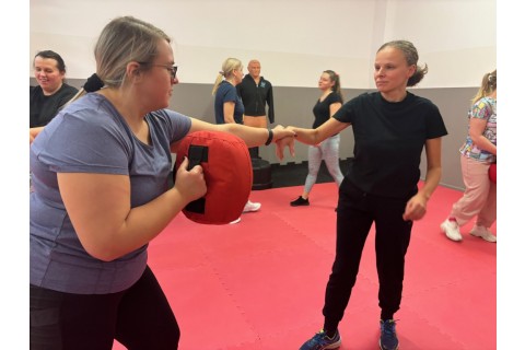 ZAJĘCIA SAMOOBRONY DLA KOBIET