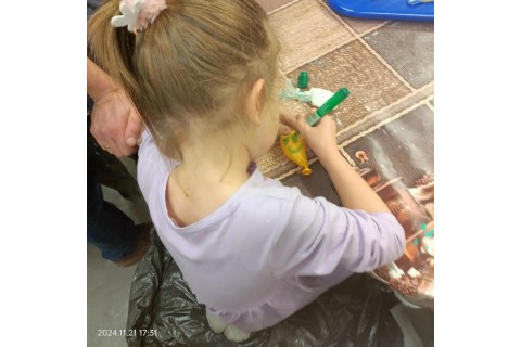 Bawmy się razem - zabawy sensoryczne dla rodziców z dziećmi w wieku 3-5 lat