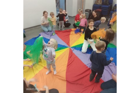 Bawmy się razem - zabawy sensoryczne dla rodziców z dziećmi w wieku 3-5 lat