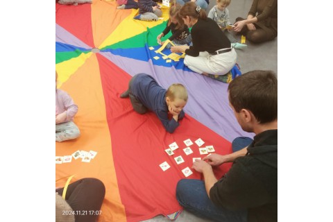 Bawmy się razem - zabawy sensoryczne dla rodziców z dziećmi w wieku 3-5 lat