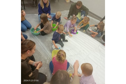 Bawmy się razem - zabawy sensoryczne dla rodziców z dziećmi w wieku 3-5 lat