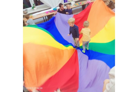 Bawmy się razem - zabawy sensoryczne dla rodziców z dziećmi w wieku 3-5 lat