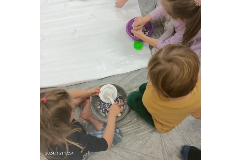 Bawmy się razem - zabawy sensoryczne dla rodziców z dziećmi w wieku 3-5 lat