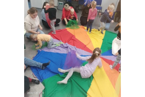 Bawmy się razem - zabawy sensoryczne dla rodziców z dziećmi w wieku 3-5 lat