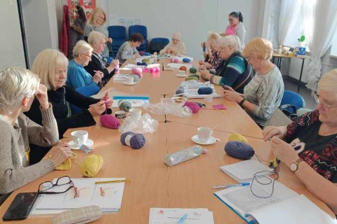 Warsztaty szydełkowania dla seniorów