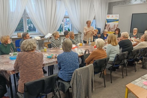 Warsztaty kreatywne dla seniorów - tworzenie świec